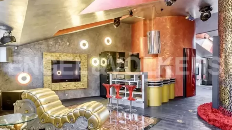 NINTCHDBPICT000724662601