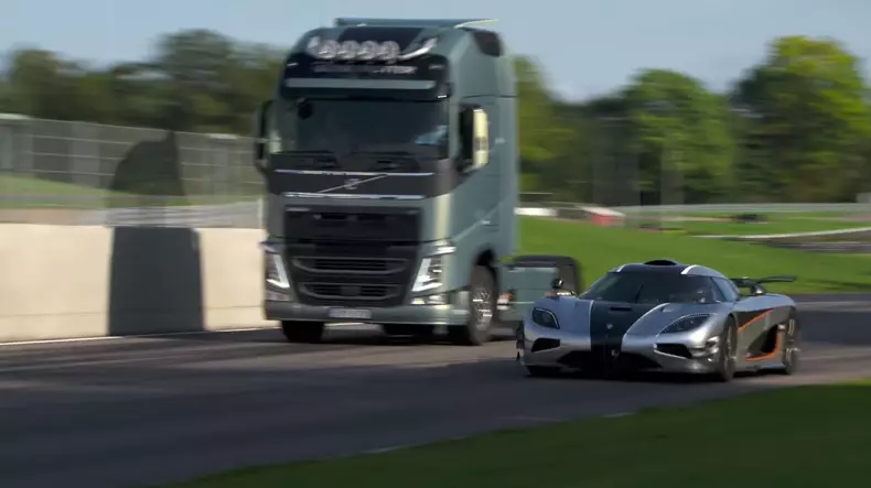 Volvo FH vs Koenigsegg One:1