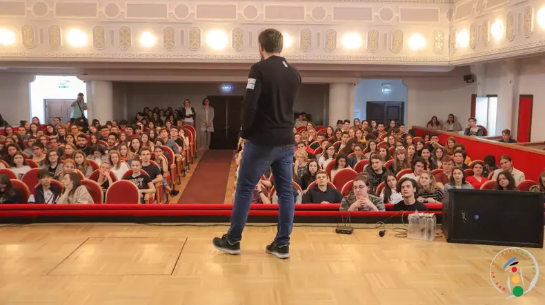 PHOTO-2019-04-01-16-20-10