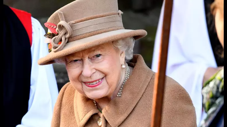 regina-elisabeta-a-II-a