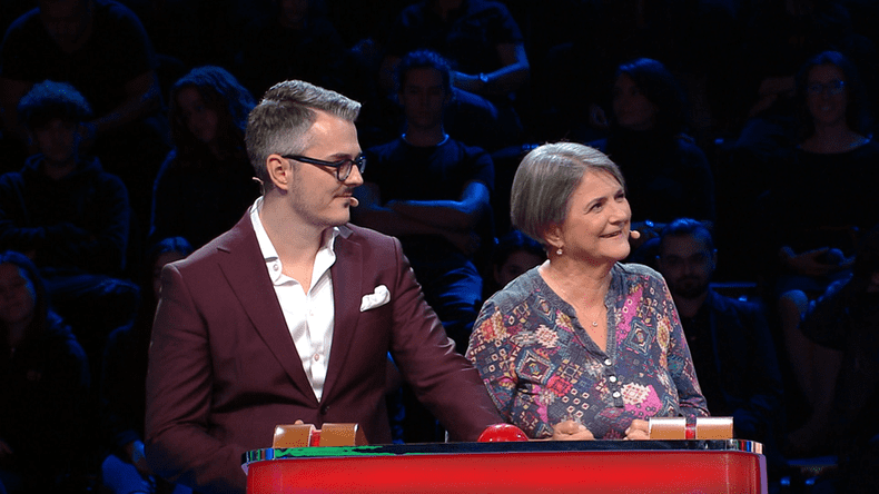Ești mai deștept decât un copil de clasa a V-a. Gabriela și Vladimir și-au adjudecat premiul de 50.000 lei și o vacanță în Peru în show-ul de la Antena 1 (2)