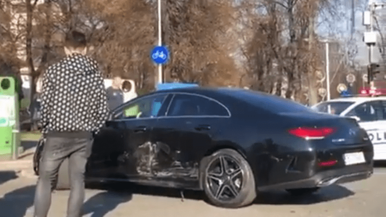 Screenshotter–Sellyafacutaccident-0’02”