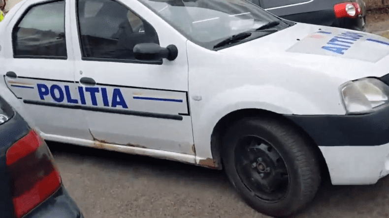 masina-politie-dacia-rabla-ruginita
