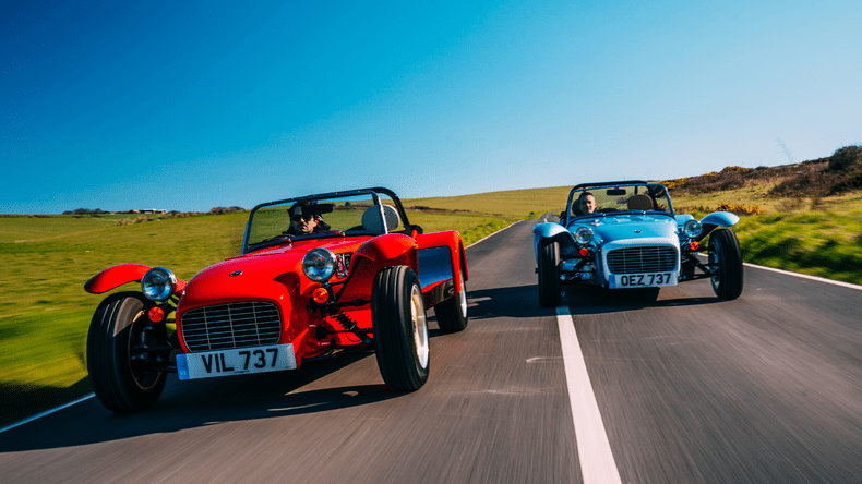 Caterham Super Seven 1600 este un noul model introdus recent în oferta producătorului britanic. 