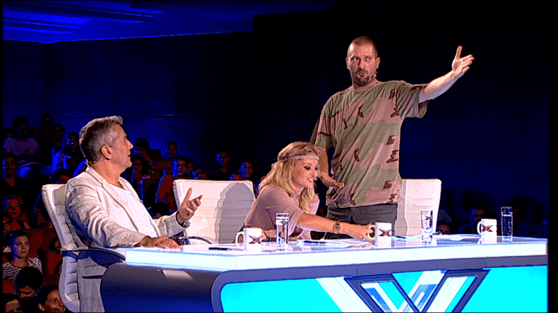 Cheloo a fost scos din minţi de un concurent X Factor