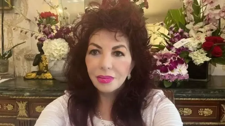 artista carmen harra