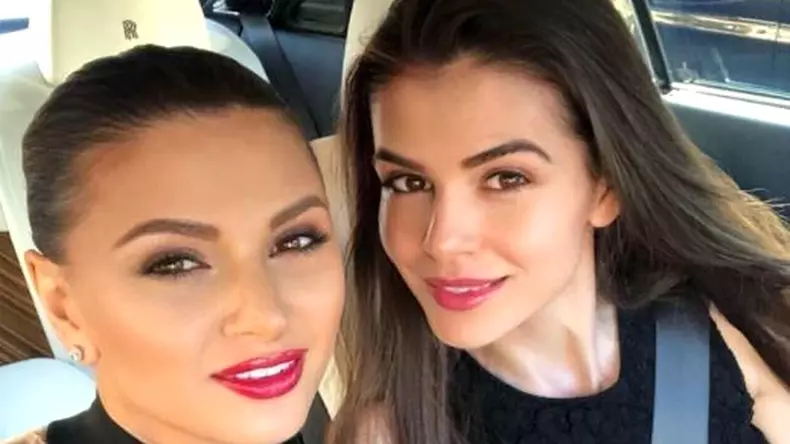 https___www.cancan.ro_wp-content_uploads_2021_01_ramona-si-monica-gabor-revedere-dupa-2-ani-in-dubai-capture