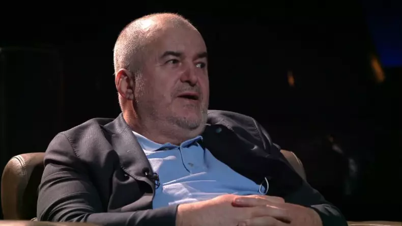 florin calinescu s-a mutat la tara