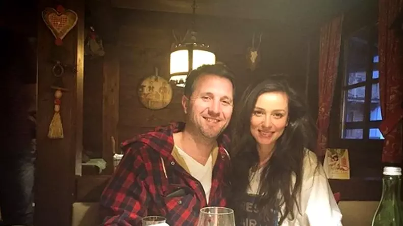 https___www.cancan.ro_wp-content_uploads_2019_09_andi-moisescu-anunt-15-ani-casatorie-olivia-steer-d4