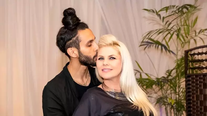 https___www.cancan.ro_wp-content_uploads_2019_09_adina-de-la-heaven-a-nascut-in-secret-si-a-publicat-prima-poza-cu-bebelusul-1c