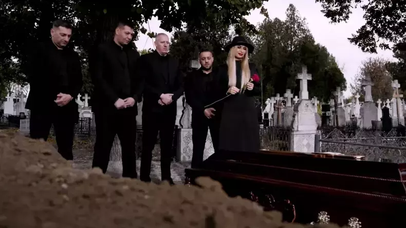 https___www.prosport.ro_wp-content_uploads_2023_11_anamaria-prodan-mesaj-video-macabru-pentru-laurentiu-reghecampf-apare-intr-o-melodie-cu-numele-de-alint-pe-care-il-folosea