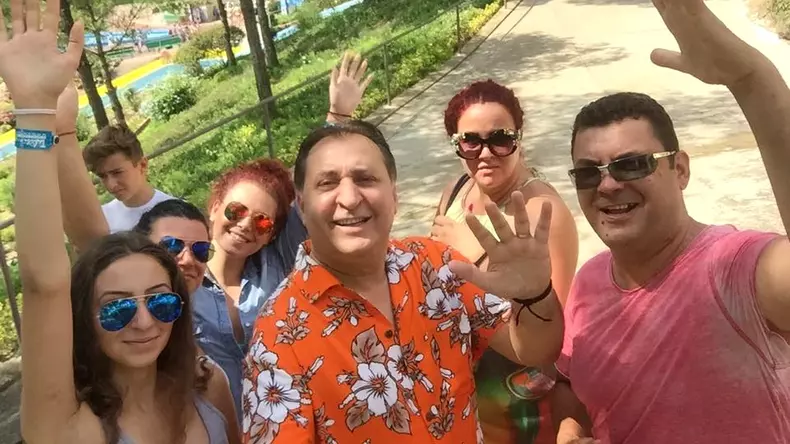 https-__www.cancan.ro_wp-content_uploads_2018_05_vali-vijelie-familie-cancan-5-3