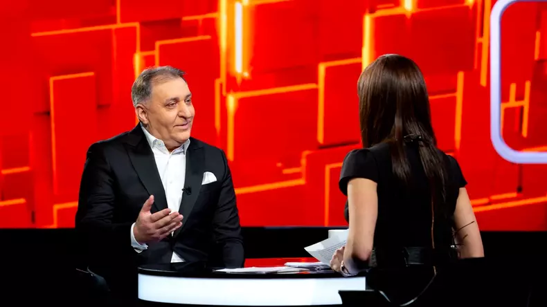 https-__www.cancan.ro_wp-content_uploads_2021_02_vali-vijelie-la-40-de-intrebari-cu-denise-rifai-1-scaled-1