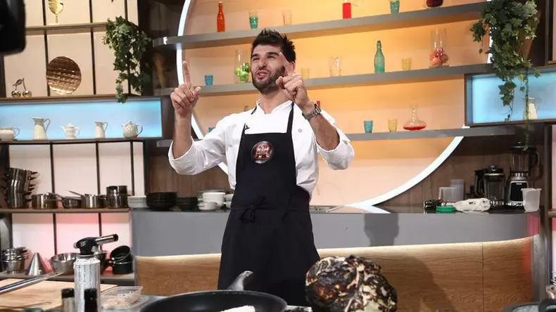 din-concurent-a-ajuns-jurat-cine-e-richard-abou-zaki-de-la-chefi-la-cutite-am-restaurantul-meu-in-italia-cu-o-stea-michelin