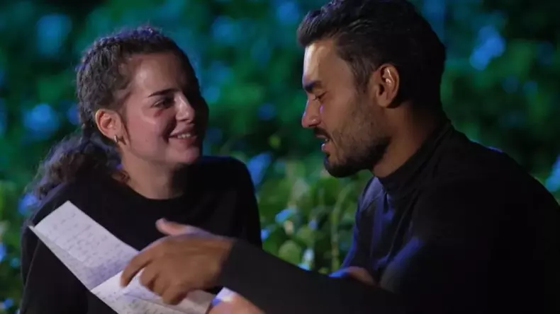 fosta-iubita-cunoscuta-a-lui-jador-l-a-dat-de-gol-pe-cantaret.-avertisment-pentru-oana-ciocan-cu-toate-voia-copii-1024x576-1