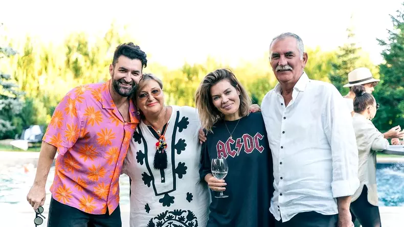 Gina-Pistol-si-socrii