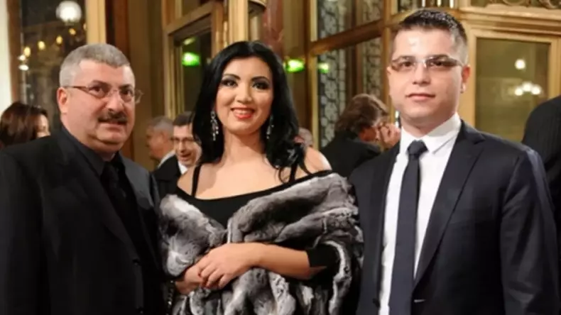 Adriana-Bahmuteanu_01