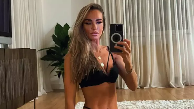 diana-munteanu-in-lenjeie-intima