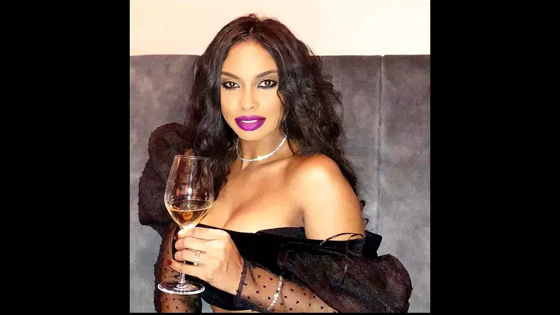 https___www.prosport.ro_wp-content_uploads_2022_11_Laurette-femeia-care-se-iubeste-cu-fostul-dinamovist-Magaye-Gueye-face-orice-pentru-bani-31