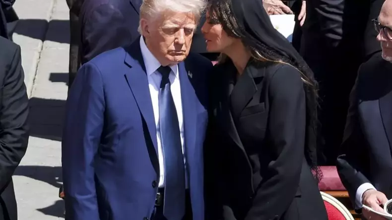 melania-trump-donald-trump-funeralii-papa-francisc-