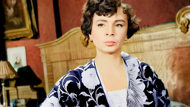 poveste-trista-nineta-gusti-actrita-teatru