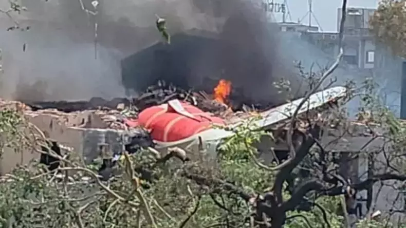 o-aeronava-air-india-cu-242-de-oameni-la-bord-s-a-prabusit-in-india-intr-o-zona-rezidentiala-5