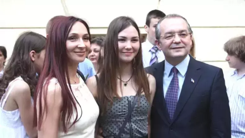 cezara-fiica-cea-mare-a-lui-emil-boc