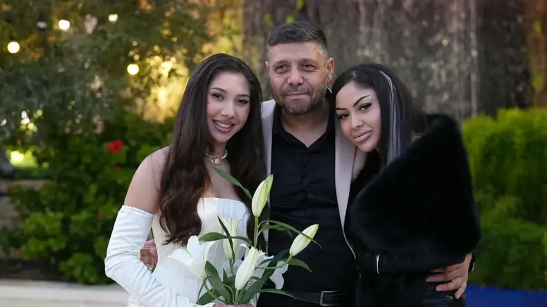 valentina și sora ei și tatăl lor