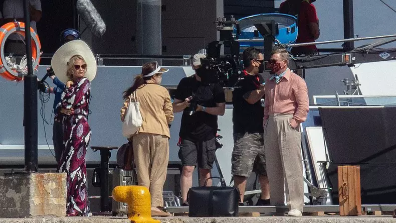 Au început filmările la Knives Out 2, în Grecia. Primele fotografii cu Kate Hudson și Daniel Craig (6)