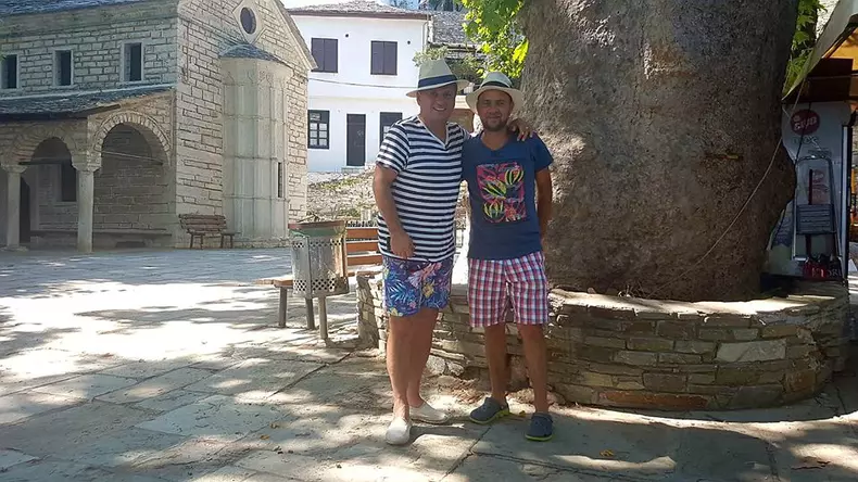 Cosmin Seleși a fost terorizat de concurentul Nea Mărin la „Aventură cu 4 stele” (1)