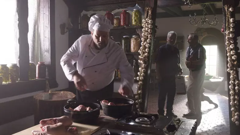 Cei doi socri intr-o discutie aprinsa