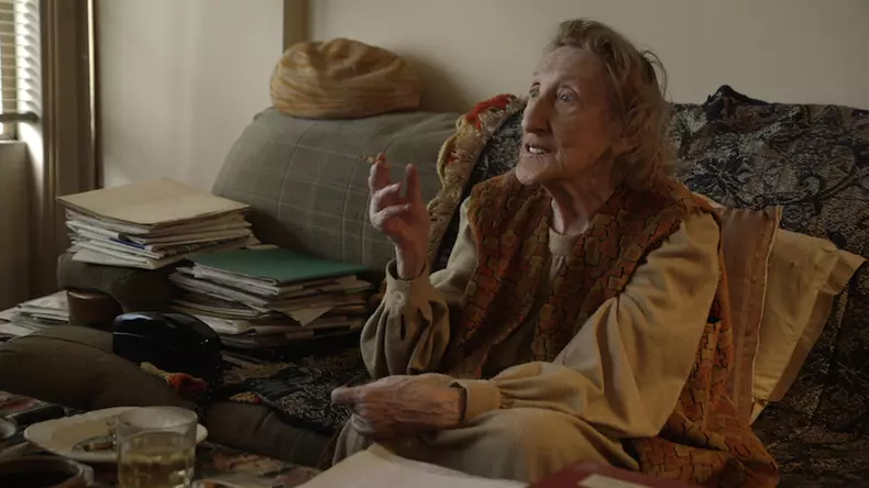 Distanta dintre mine si mine-film still