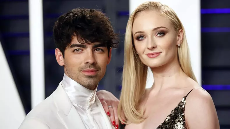 d9mfXMHdQHyQoWRWurbBMQ.2560_Joe-Jonas-a-Sophie-Turner