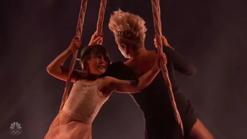 Pink, moment acrobatic alături de fiica sa, Willow, la Premiile Billboard Music 2021 (1)