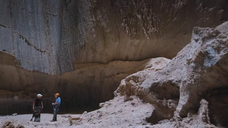 SodomAndGomorrah_Ep102_BuriedSecretsOfTheBibleWithAlbertLinThe_LR_07