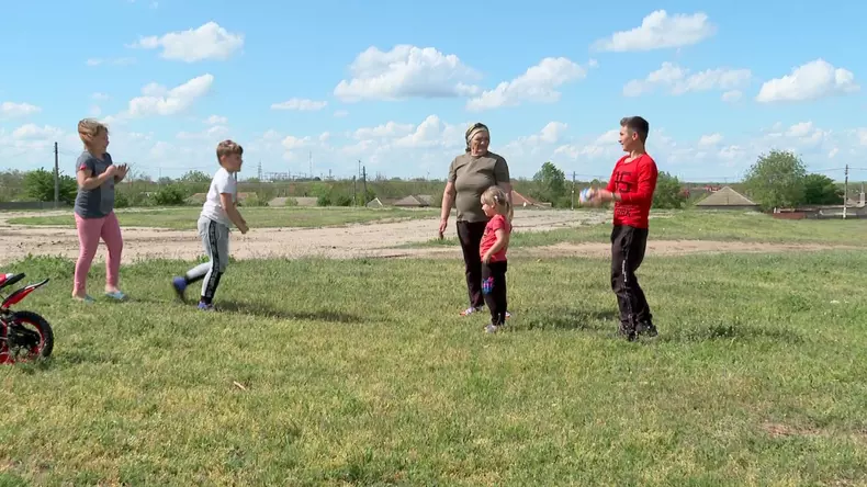 Noul sezon Asta-i România! începe cu povestea dramatică a patru frați abandonați de părinți (4)