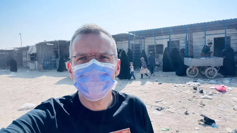 Adelin-in-tabara-kurzi-in-Siria