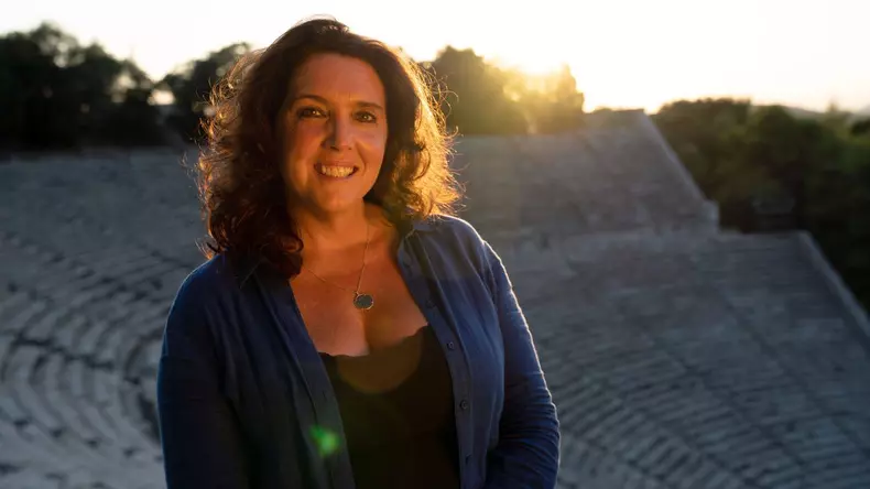 Treasures-with-Bettany-Hughes-9a580e70-7269-4e70-8805-dce448f7d743-SSG_WofG_02102020_DSC02171_044
