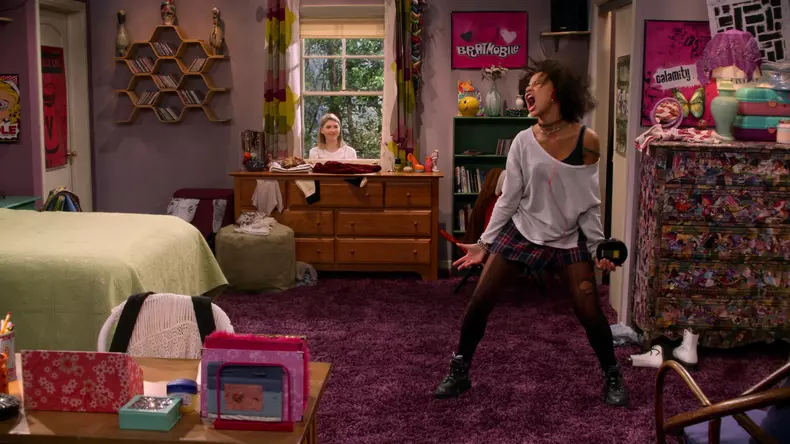 that_90s_show_s1_e1_00_04_46_22r