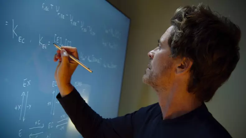 instabil-netflix.-ce-se-intampla-cu-sezonul-2-al-serialului-cu-rob-lowe-si-john-own-lowe-3