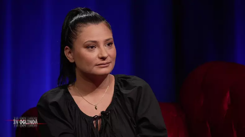 madalina-cretan_in-oglinda-1