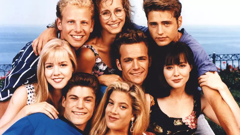 Luke Perry, Jason Priestley, Shannen Doherty, Jennie Garth, Tori Spelling, Brian Austin Green, Ian Ziering, and Gabrielle Carteris