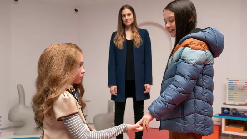 m3gan-tot-ce-trebuie-sa-stiti-despre-filmul-disponibil-pe-skyshowtime.-poveste-distributie-trailer-5