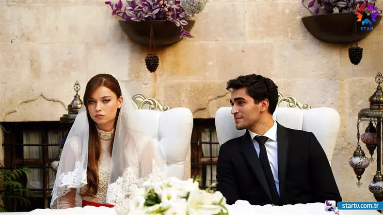 mert-ramazan-demir-si-afra-saracoglu-s-ar-fi-despartit.-ce-spun-publicatiile-din-turcia-3