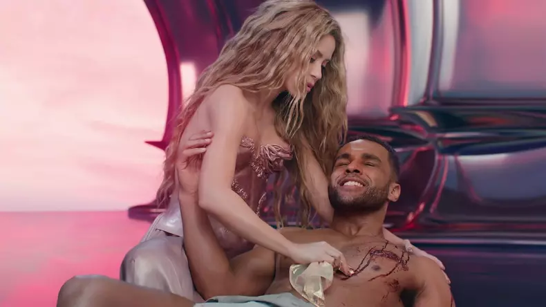 Lucien Laviscount şi Shakira