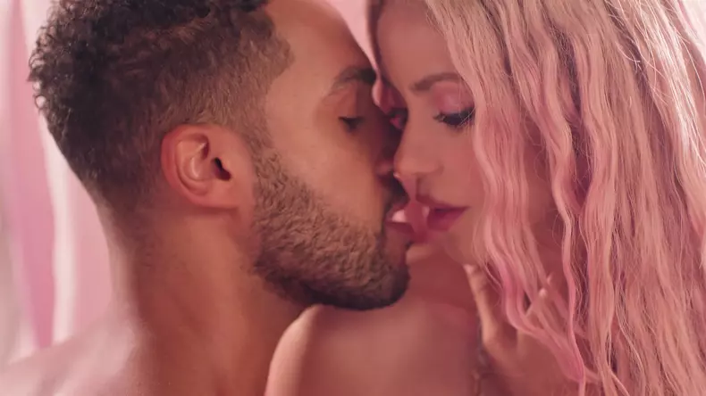 Lucien Laviscount şi Shakira