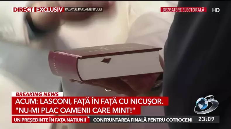 Elena Lasconi l-a pus pe Nicușor Dan să jure pe Biblie că nu a mințit în ceea ce o privește (2)