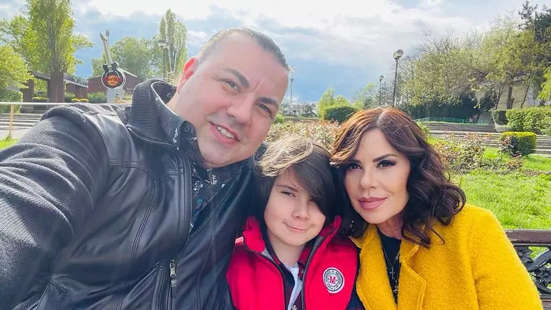 Luminița Anghel, soțul ei, Silviu Dumitriade și fiul lor, Filip (2)