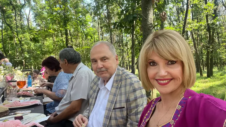 Marina Almășan și Eugen Cristea la botezul fetiței mici a cuplului format din Ramona Păuleanu și Adrian Cuculis