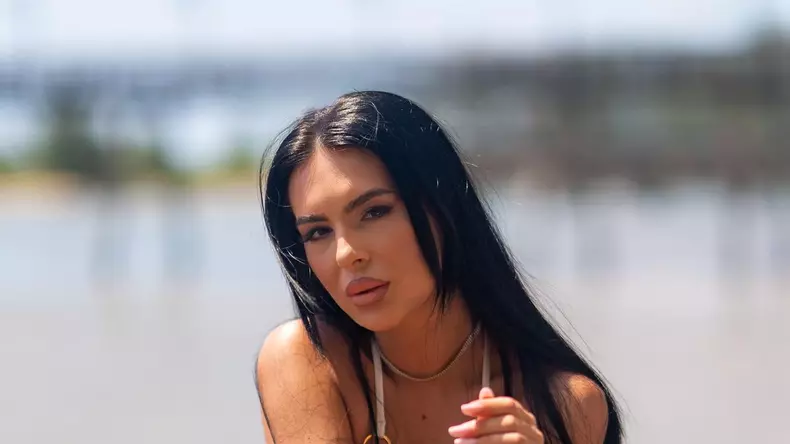 amelia noir4